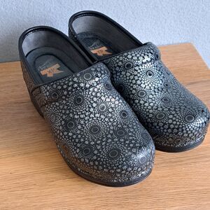 Dansko XP Professional Patent Leather Clogs Silver Black Women’s US 6.5-7 EU 37